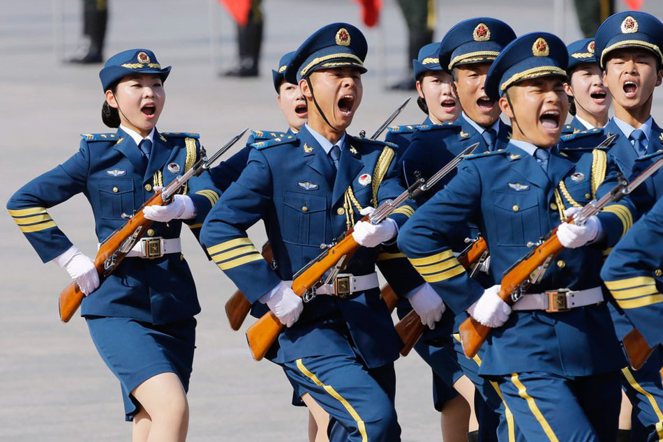 国旗下的倩影:中国首支仪仗队女兵