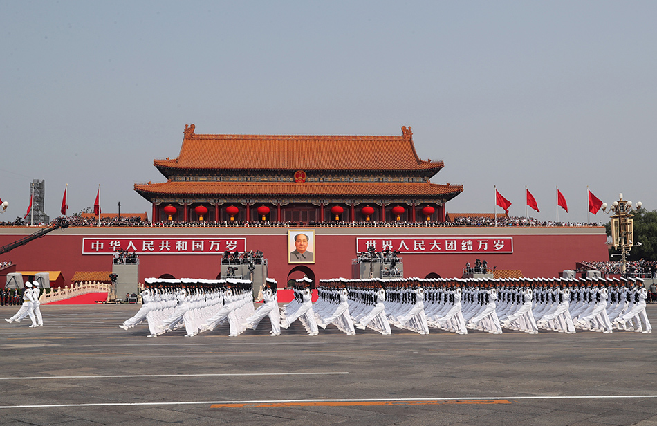 图集_国庆图集|陆海空三军方队通过天安门广场接受检阅_澎湃新闻