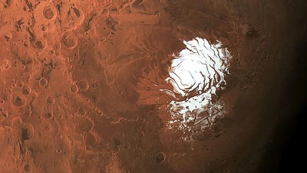 火星上发现首个液态水湖